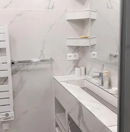 Impeccable 2 Pièces Avec Balcons à 50m De La Apartamento *