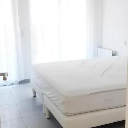 Apartment Impeccable 3 Pieces Avec Balcons, La A 50m Juan Les Pins Proche Cannes *