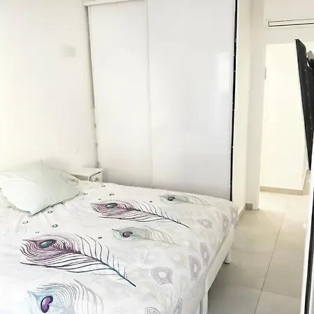 Impeccable 3 pièces avec balcons, la plage à 50m Juan les pins proche Cannes Appartement *