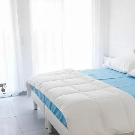 Impeccable 3 pièces avec balcons, la plage à 50m Juan les pins proche Cannes * Antibes