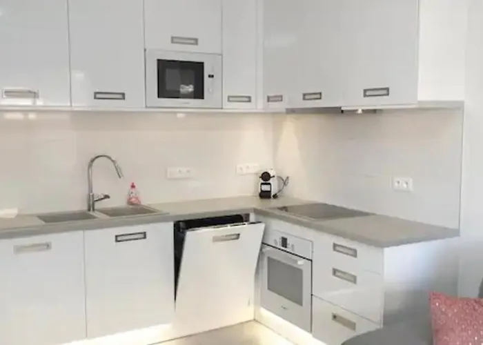 Impeccable 3 Pièces Avec Balcons, La à 50m Juan Les Pins Proche Cannes * Antibes